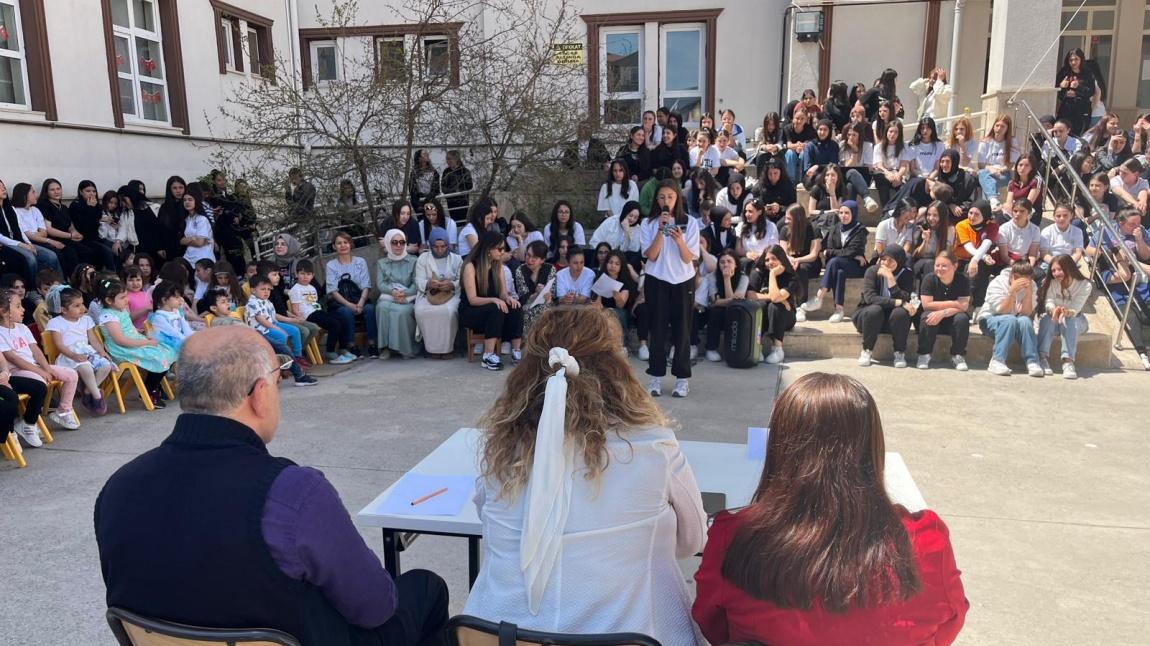  İlduş Hatun'da Karaoke Şarkı Yarışması Coşkusu! 